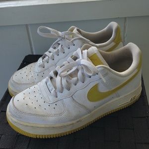 Women’s AF1 Yellow & White